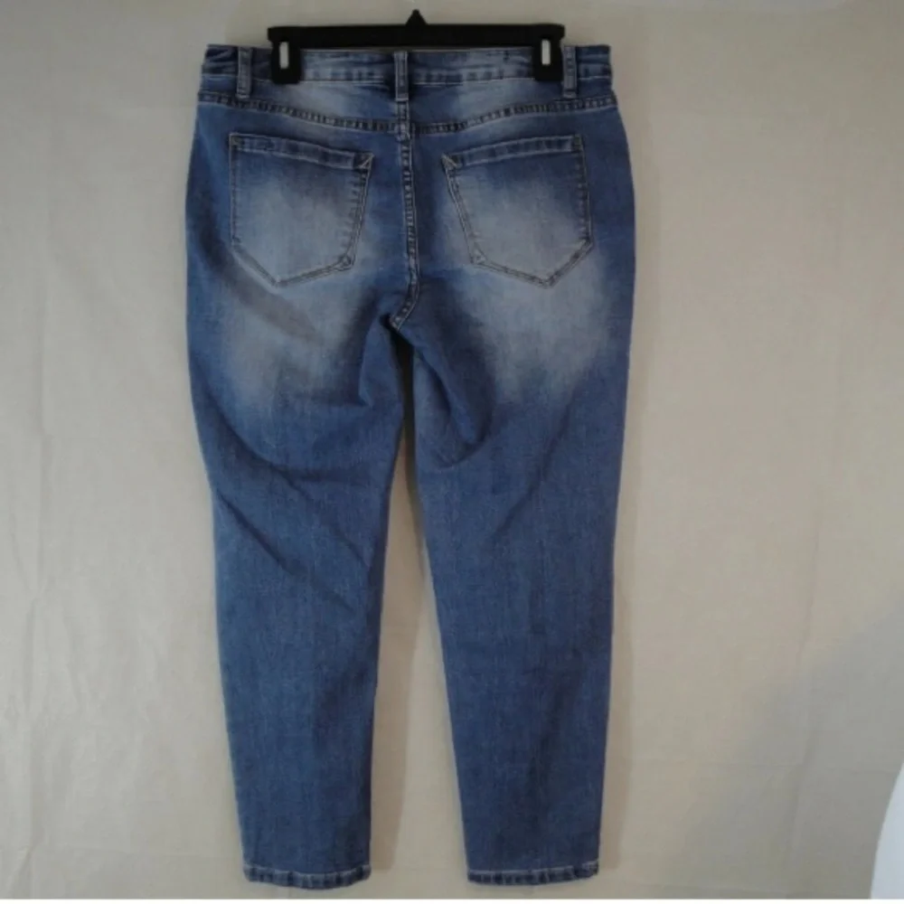 Boho KENSIE Jeans Cropped Floral Blue Embroidered Size 29